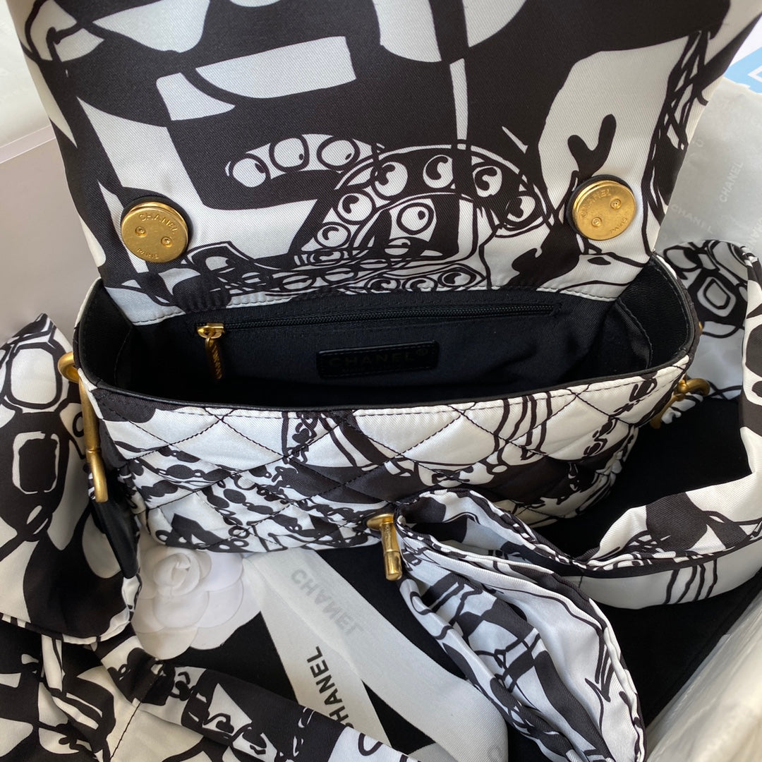 Quilted Chain Shoulder Bag