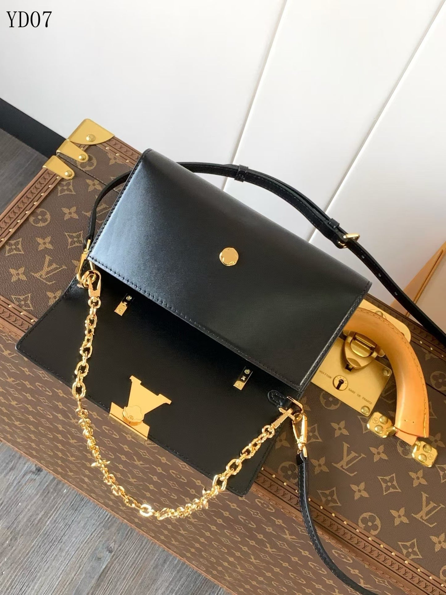 Capucines Wallet on Chain Bag