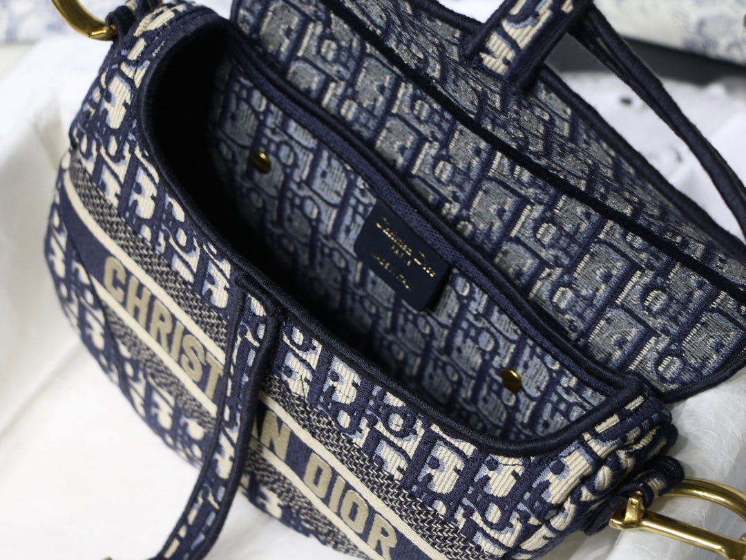 Saddle Oblique Canvas Bag
