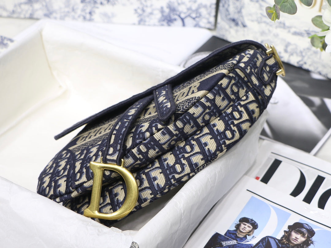 Saddle Oblique Canvas Bag