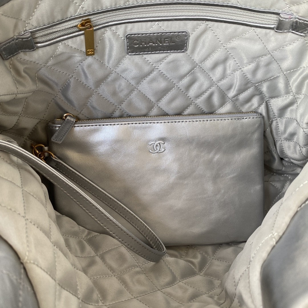 22 Large Handbags