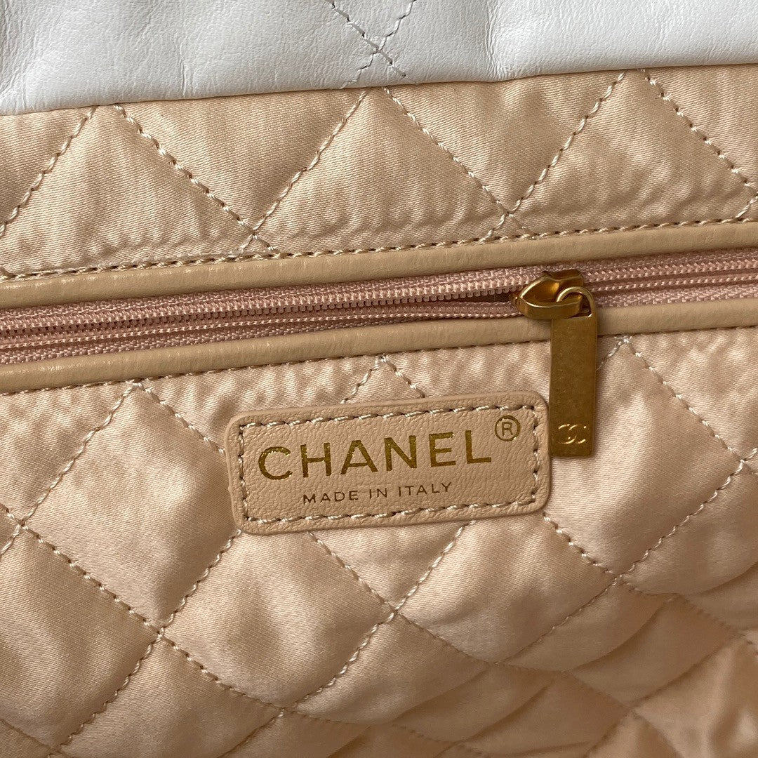 22 Large Handbags