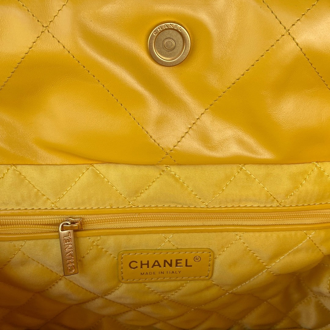 22 Large Handbags