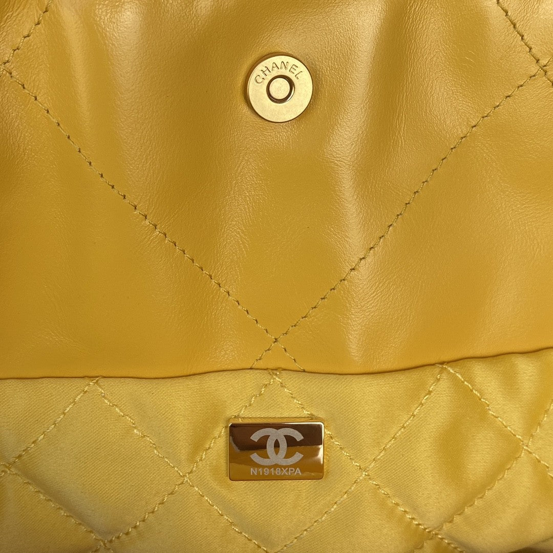 22 Large Handbags
