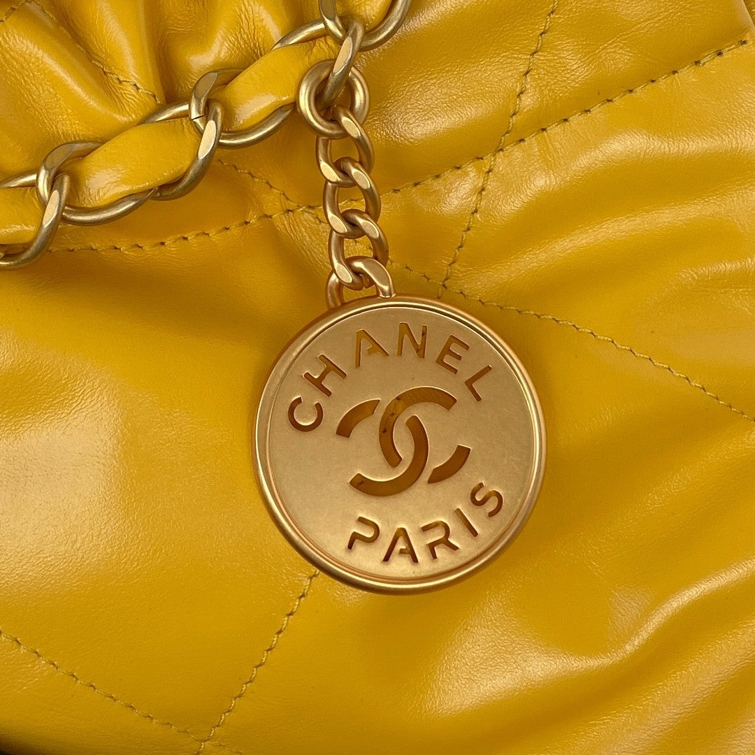 22 Large Handbags