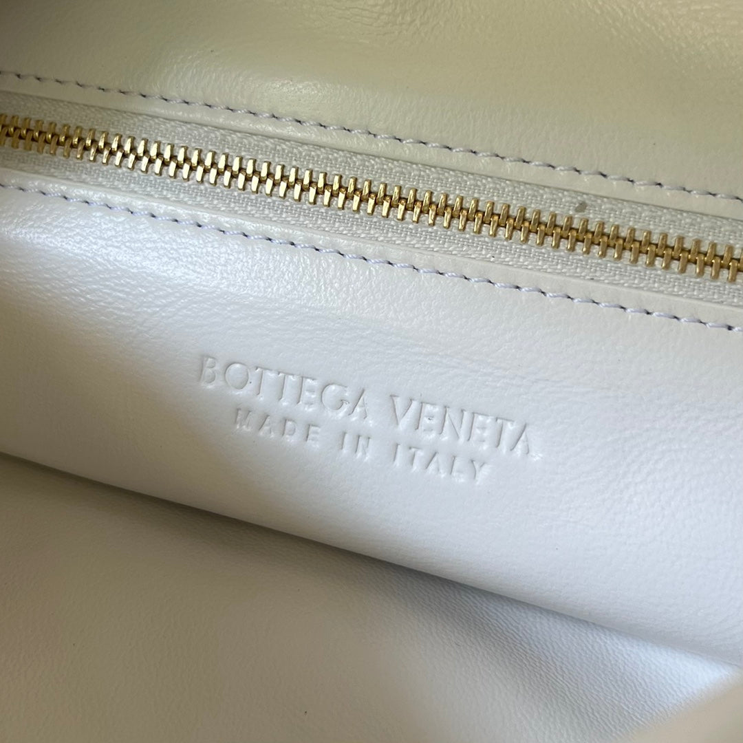 Small Hop Woven Leather Bag