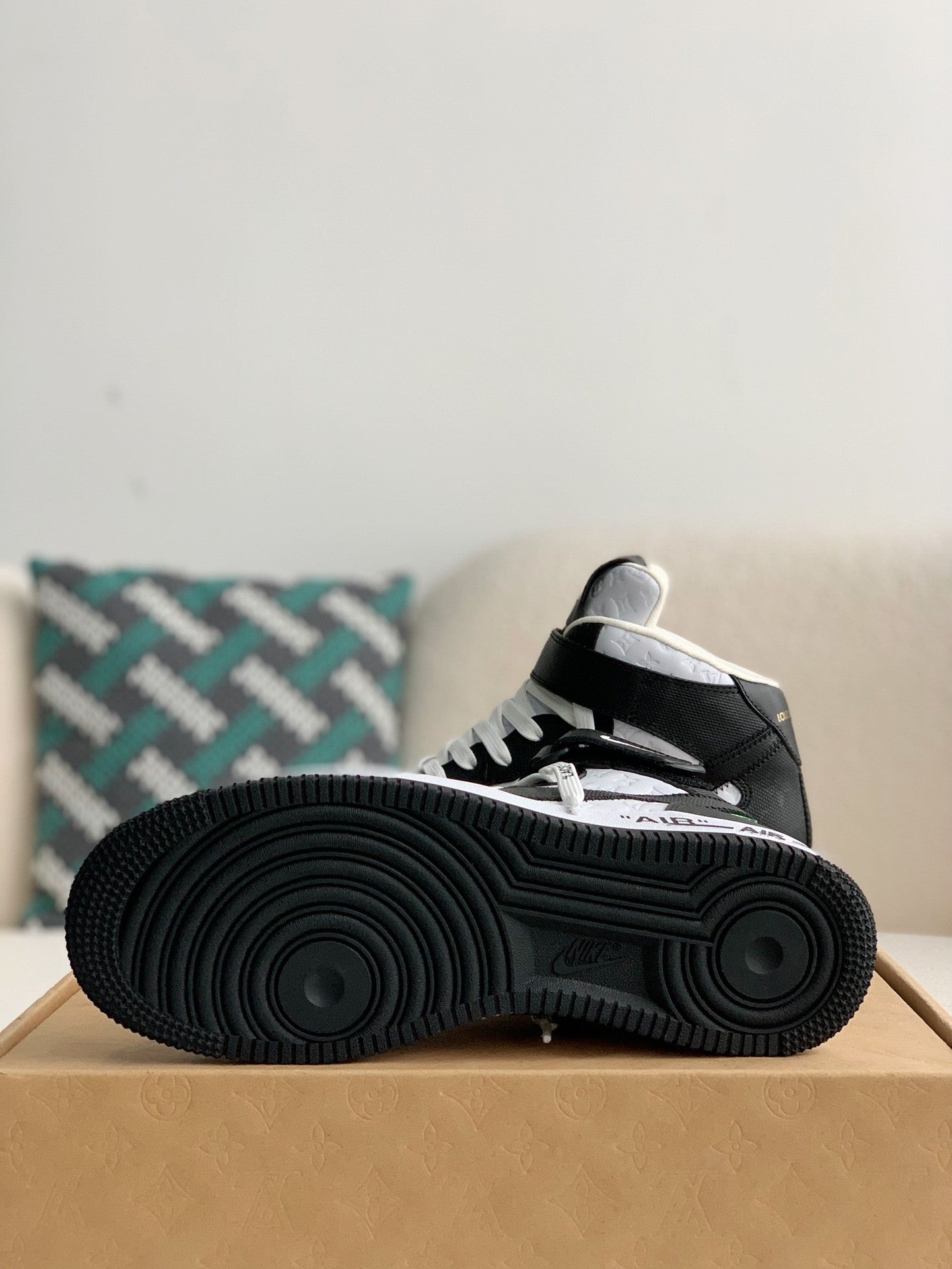 Trainer x Air High Sneaker