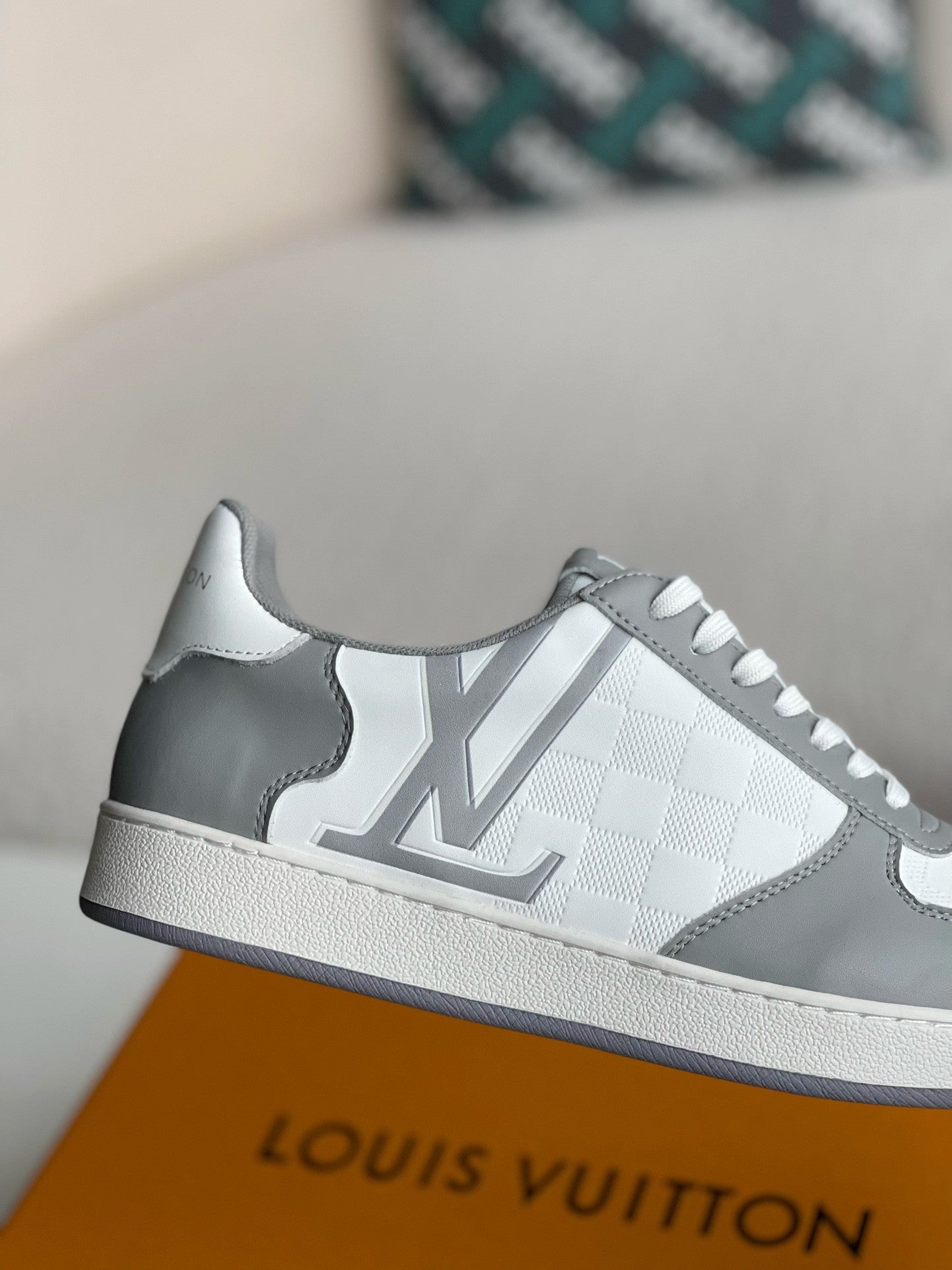 Sneaker