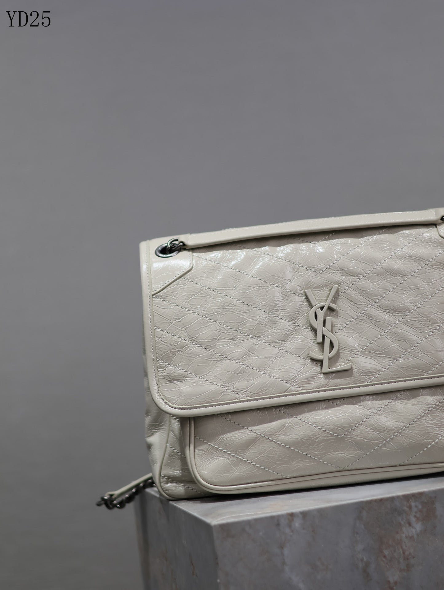 Niki Medium Leather Shoulder Bag