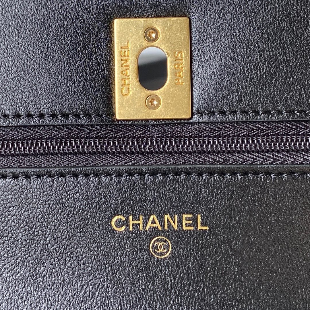 19 Woc Quilted Chain Bag