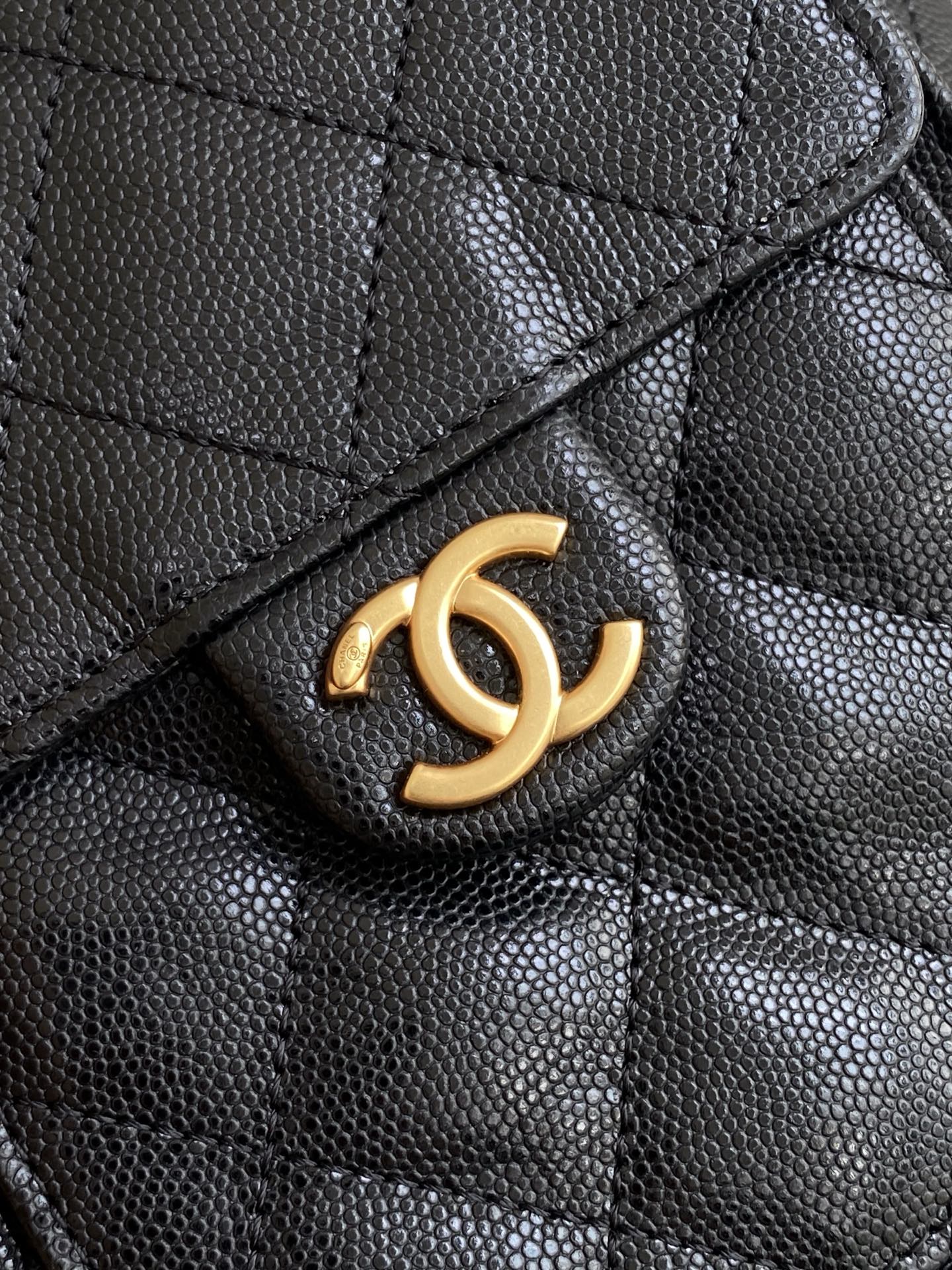 25 Medium Quilted Hobo Handbag