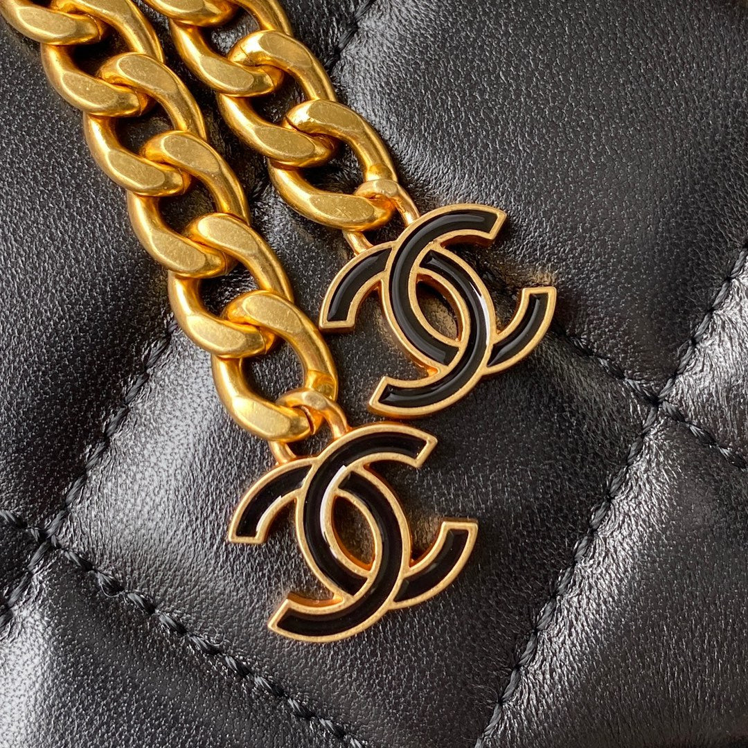 Matelasse Chain Shoulder Bag