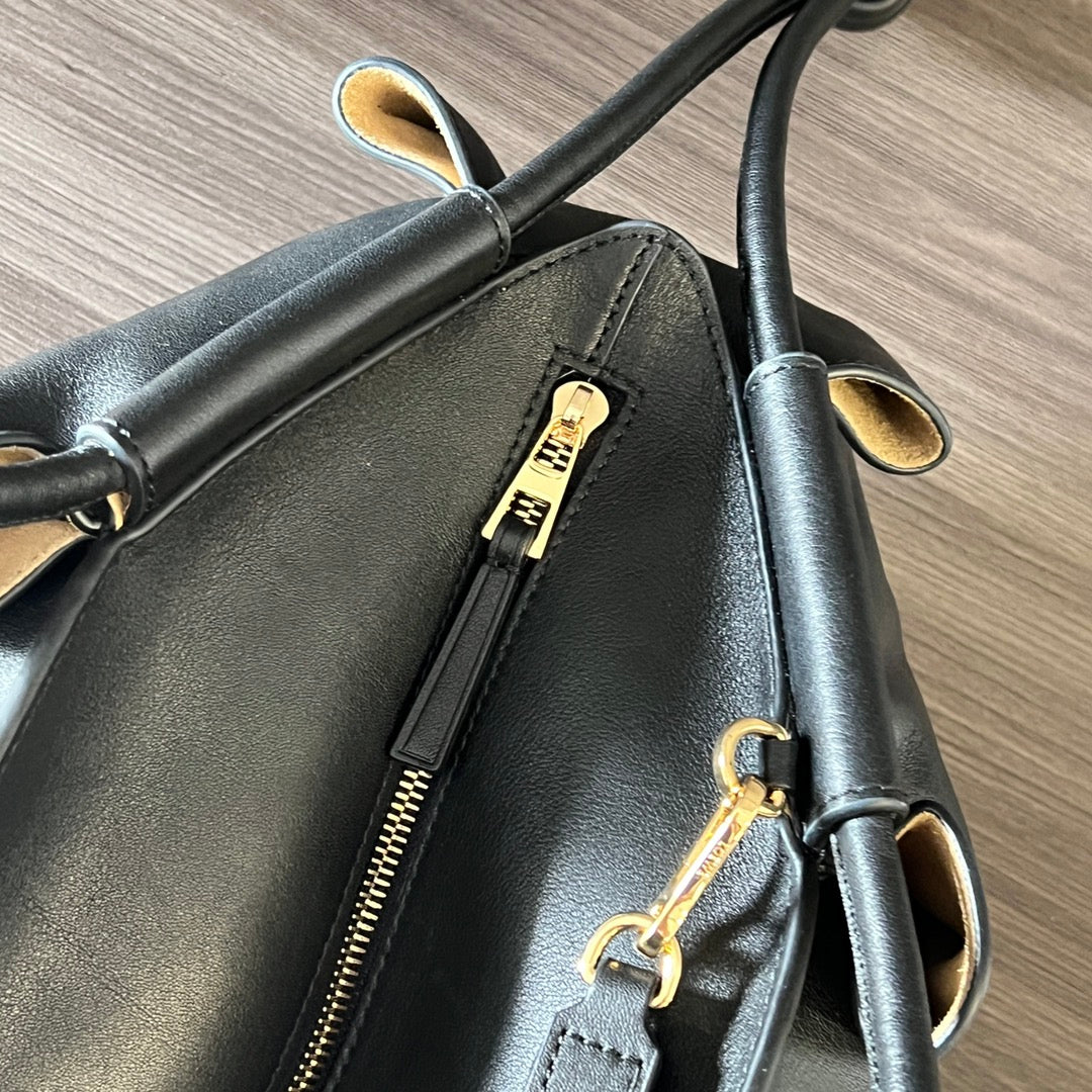 Paseo Small Leather Handbag