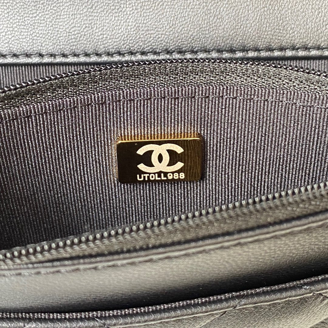 Classic Quilted Wallet on Chain