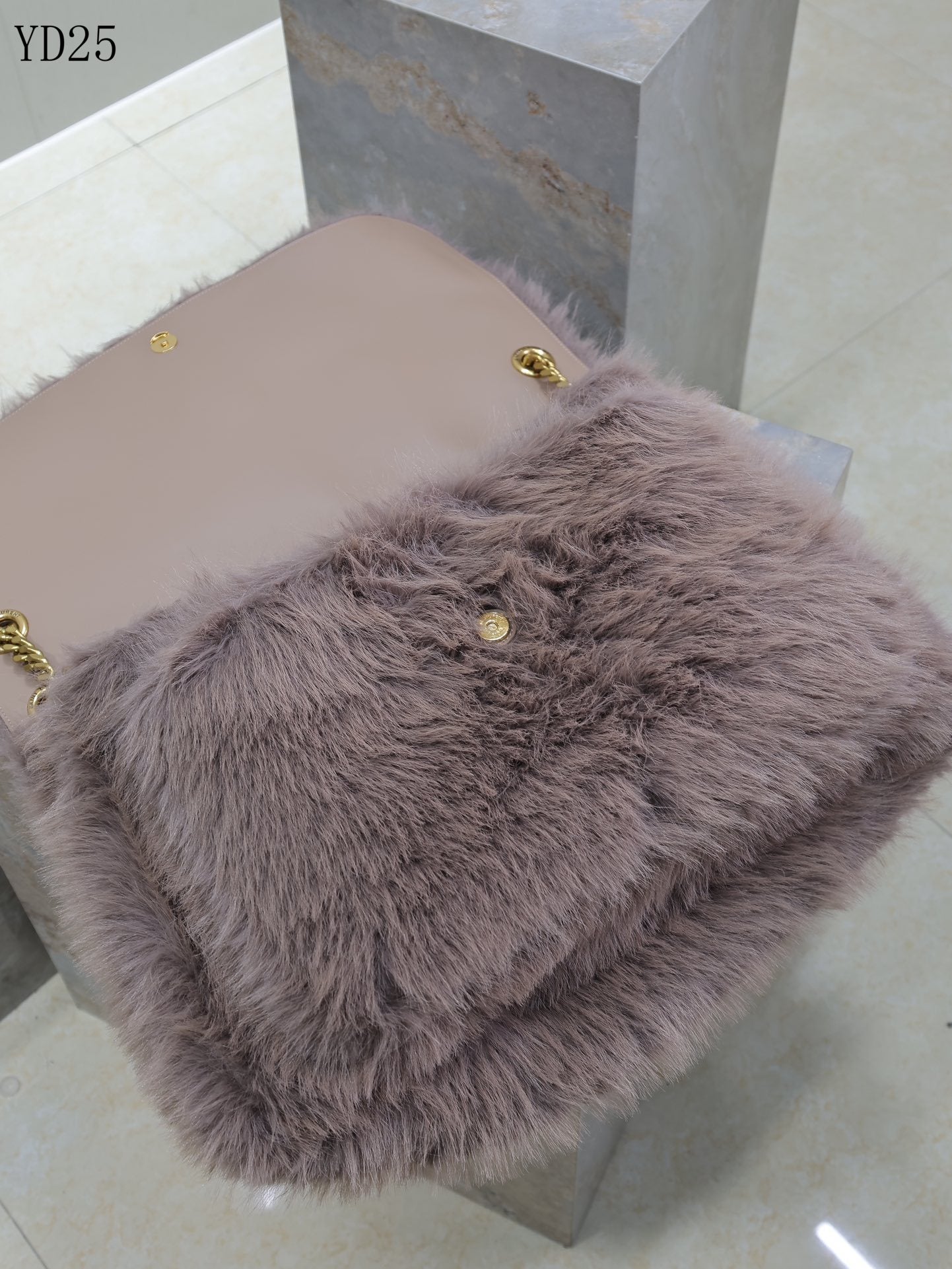 Niki Large in Shearling Bag