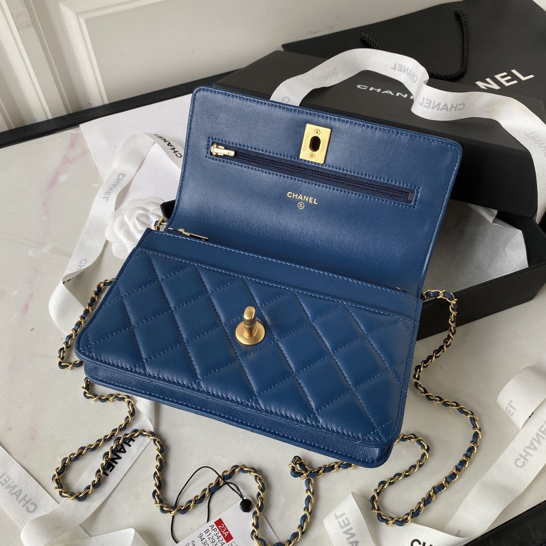 19 Woc Quilted Chain Bag