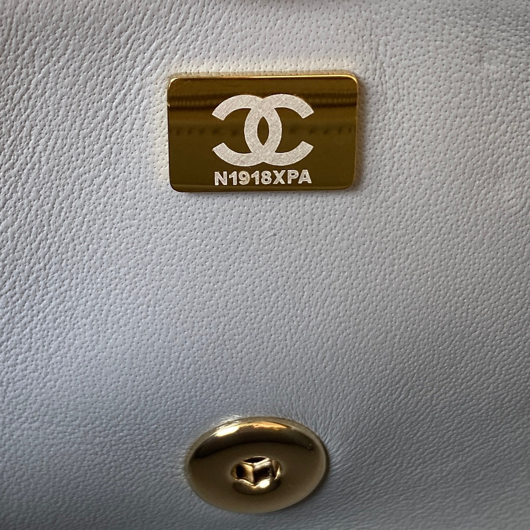 Diamond Top Handle Flap Bag 21 cm