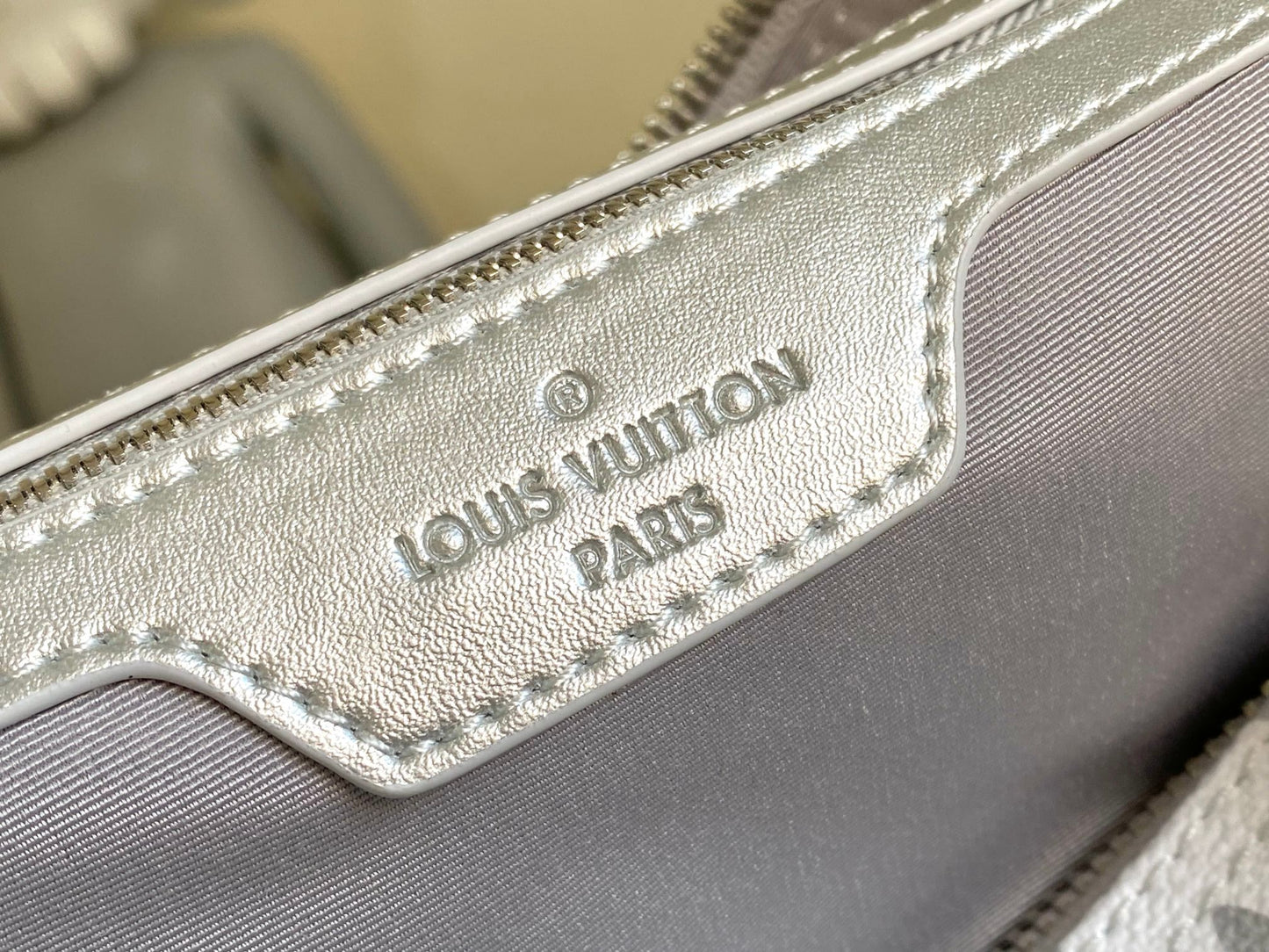 Keepall Bandoulière 50 – Monogram Eclipse Gradient Silver Edition