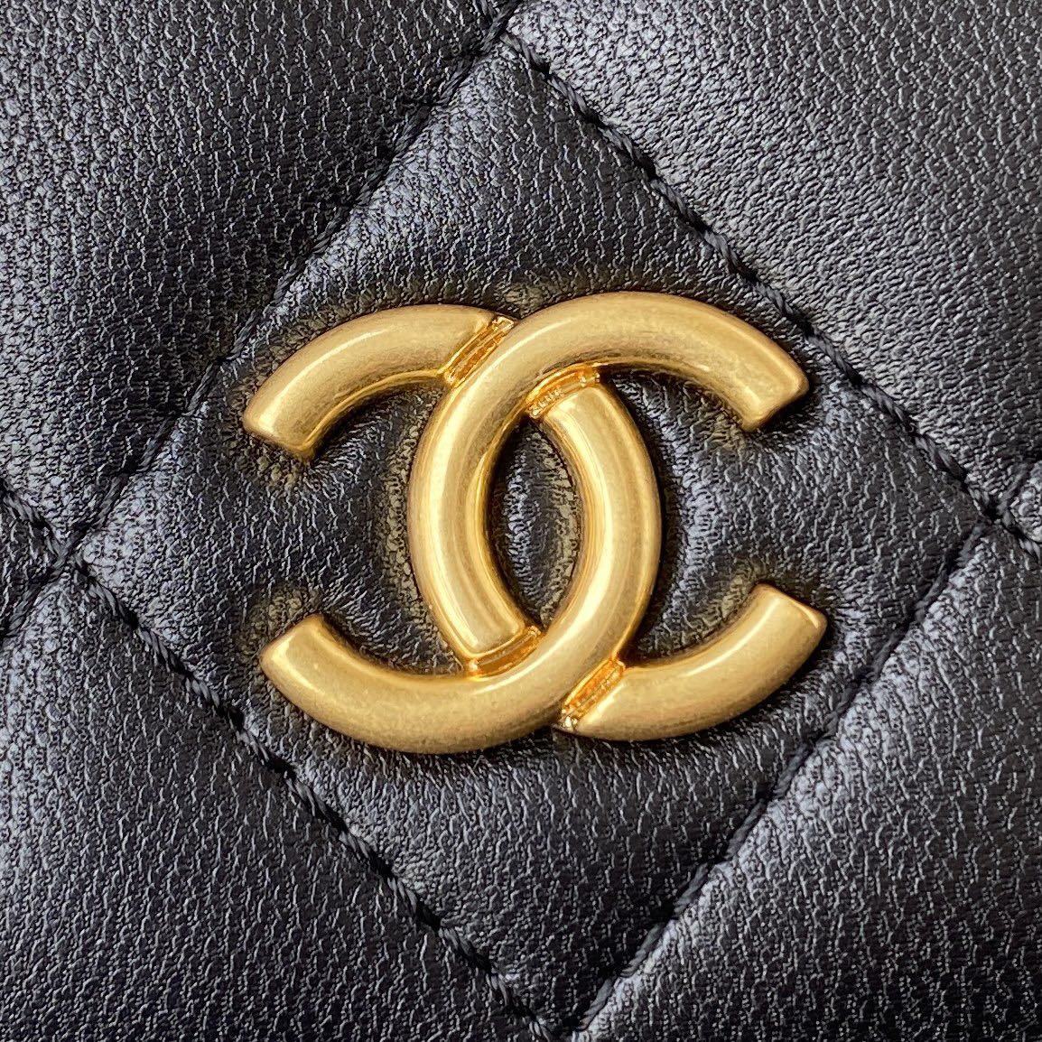 Classic Quilted Wallet on Chain