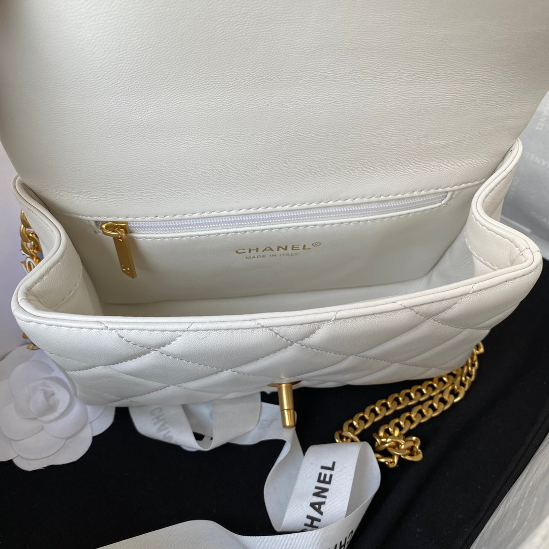 Matelasse Chain Shoulder Bag