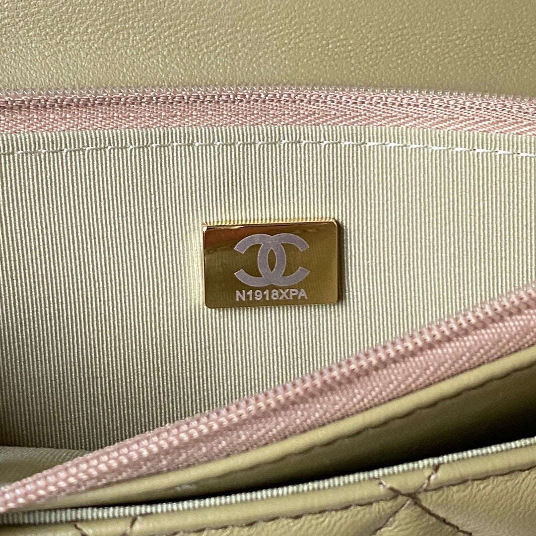 19 Woc Quilted Chain Bag