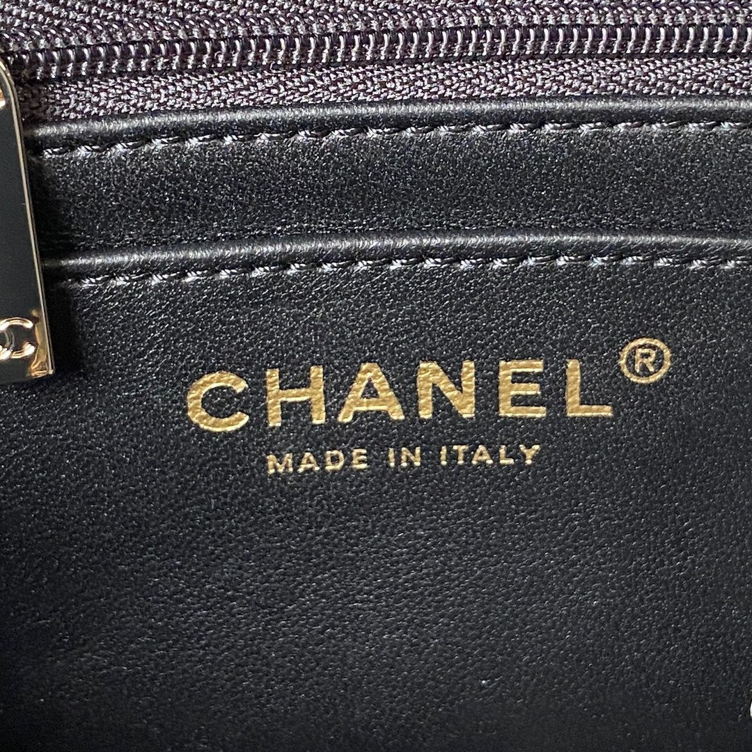 Diamond Top Handle Flap Bag 21 cm