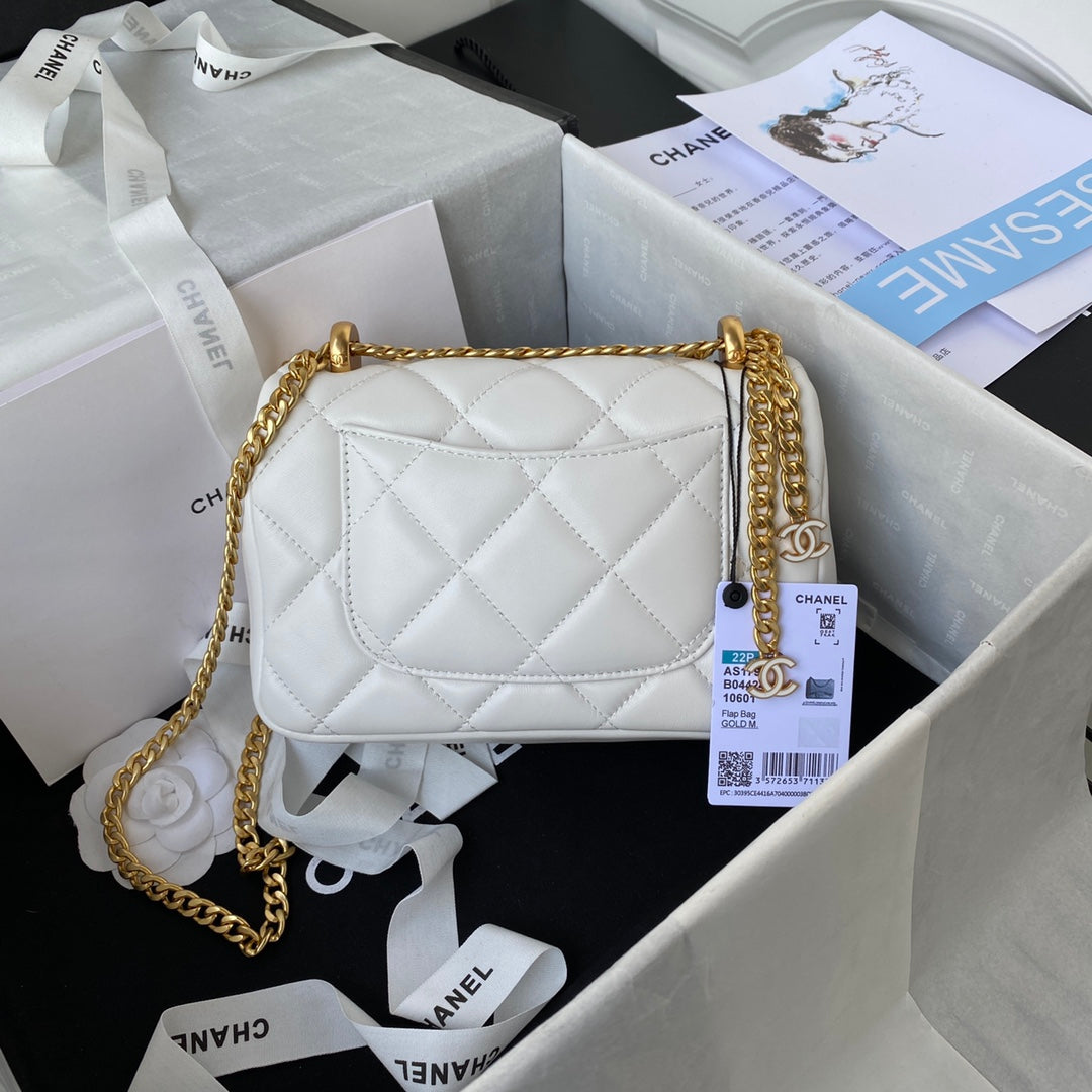 Matelasse Chain Shoulder Bag