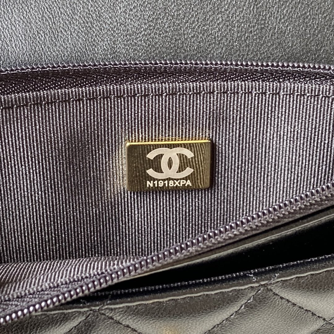19 Woc Quilted Chain Bag