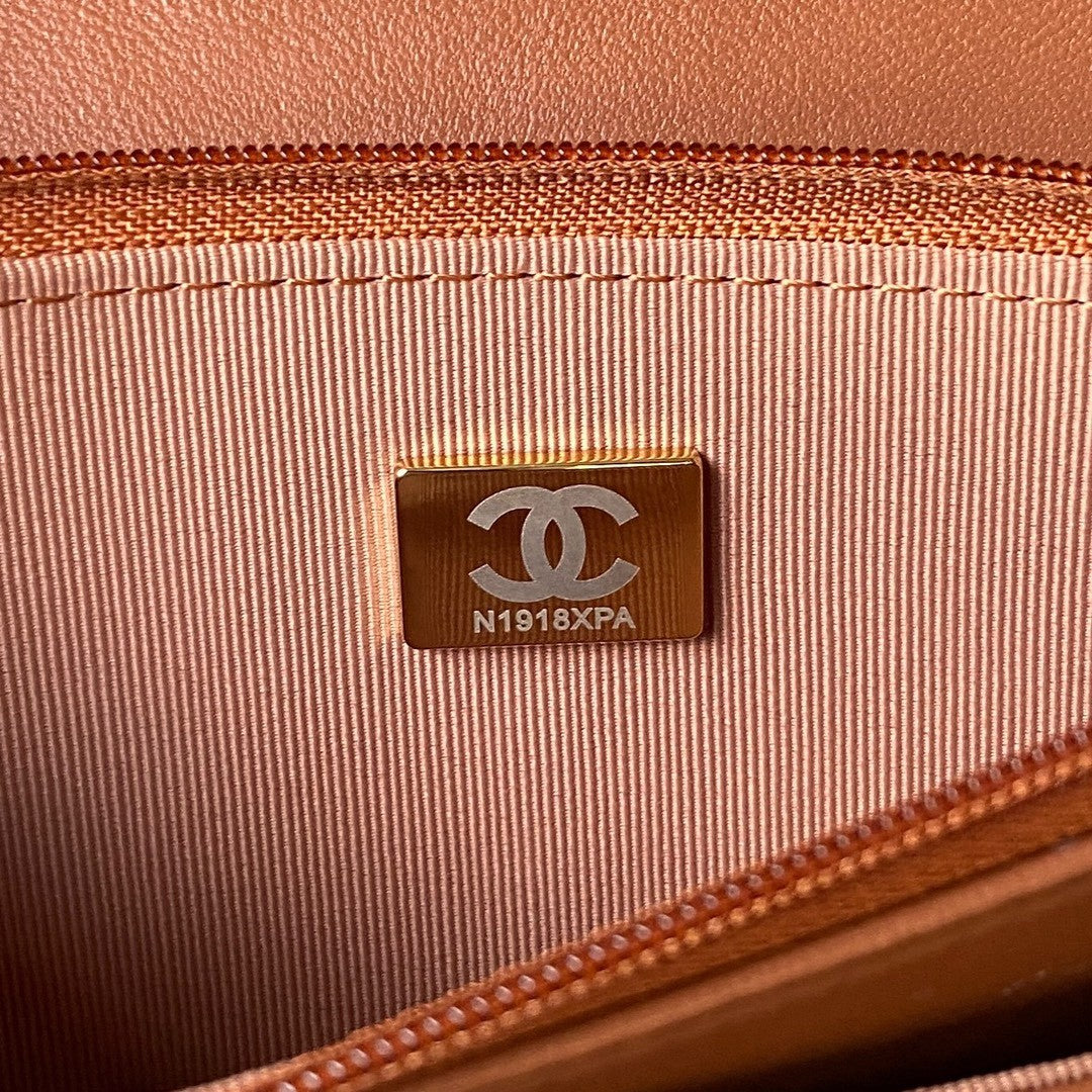 19 Woc Quilted Chain Bag