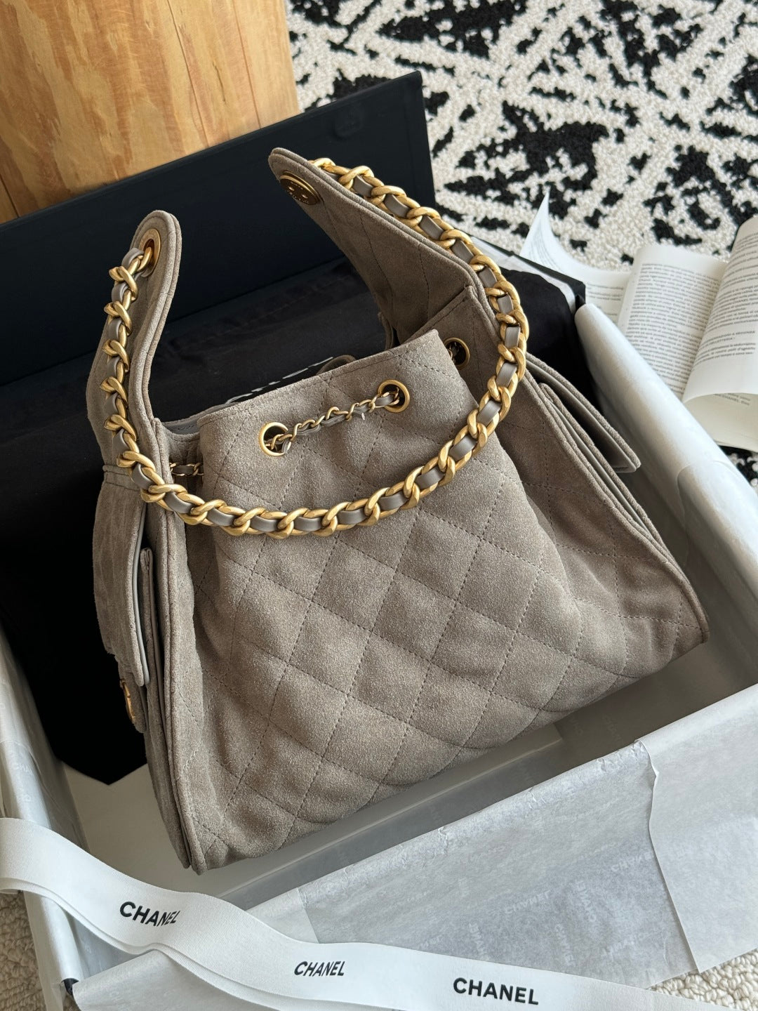 25 Medium Quilted Handbag