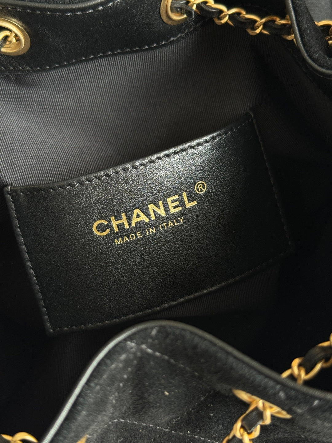 25 Medium Quilted Handbag