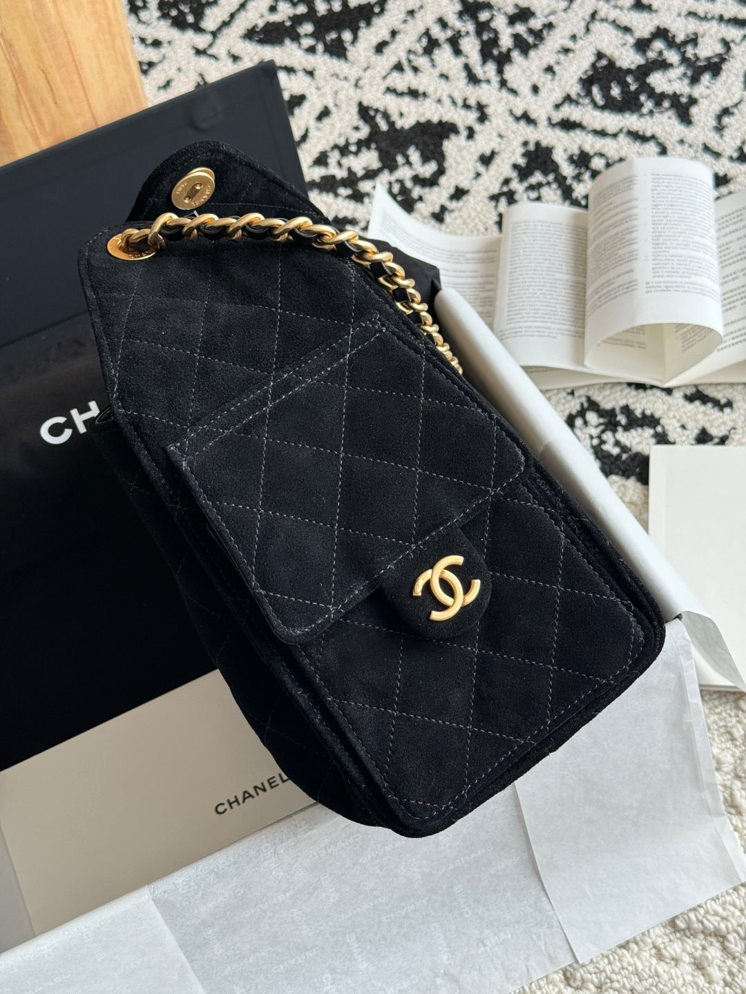 25 Medium Quilted Handbag