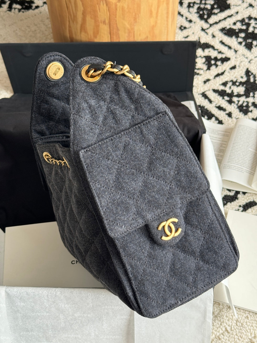 25 Medium Quilted Handbag