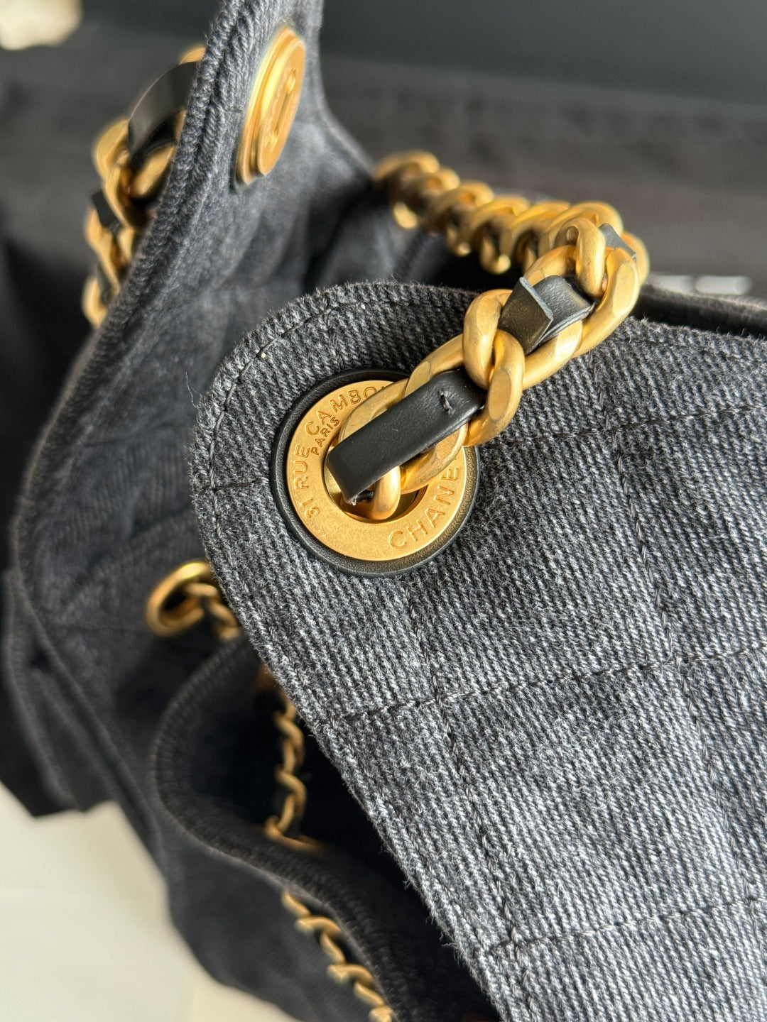 25 Medium Quilted Handbag
