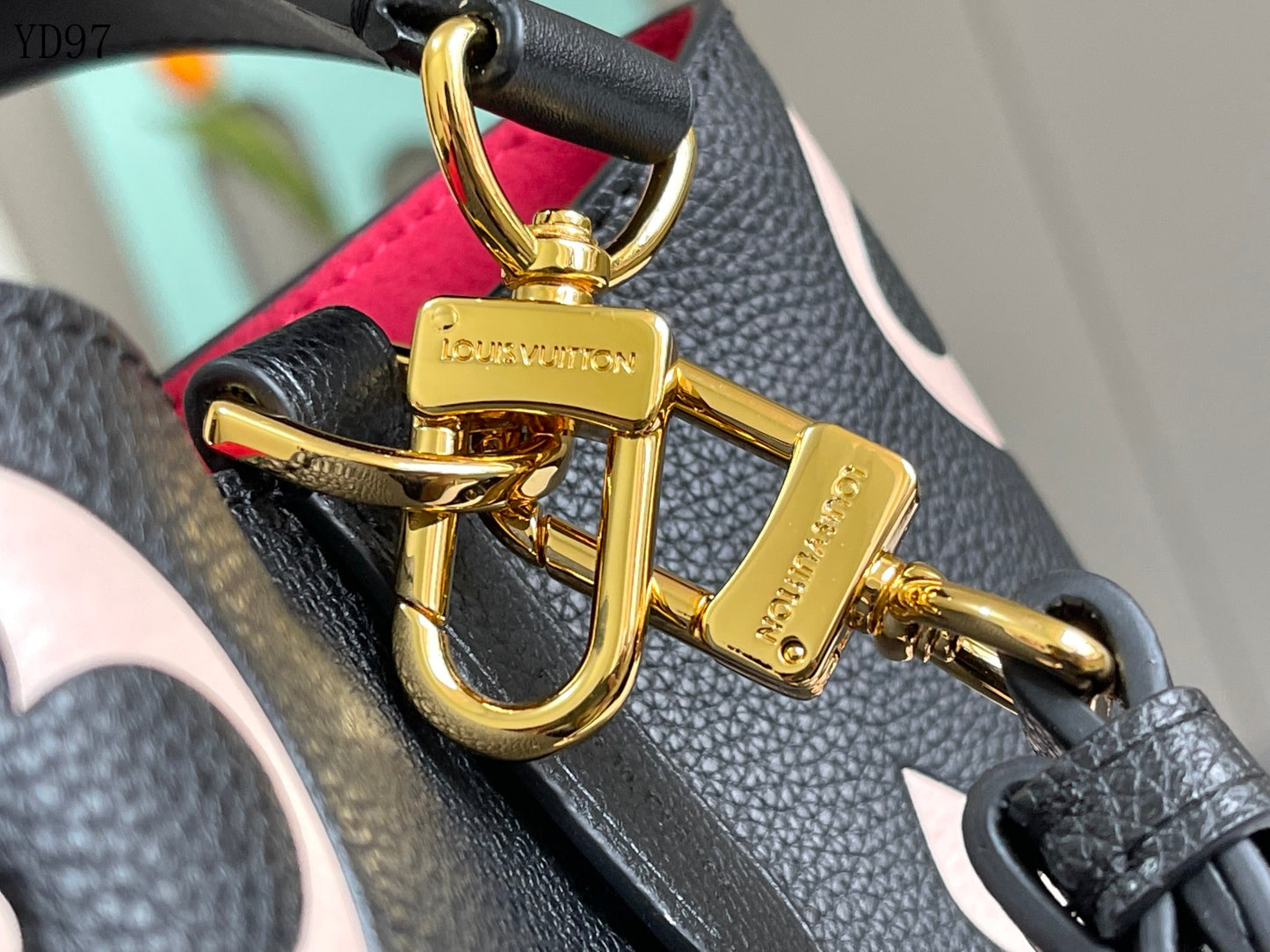 NeoNoé Bucket Bag