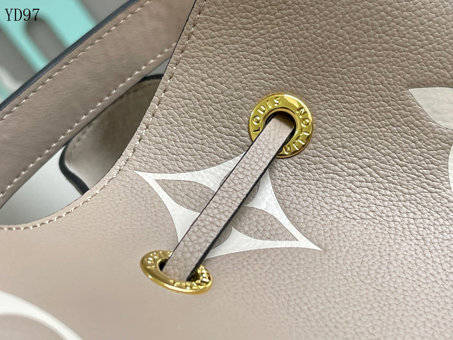NeoNoé Bucket Bag