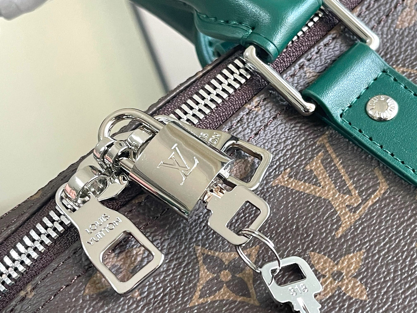 Keepall Bandoulière 50 – Monogram Canvas with Green Leather Trim