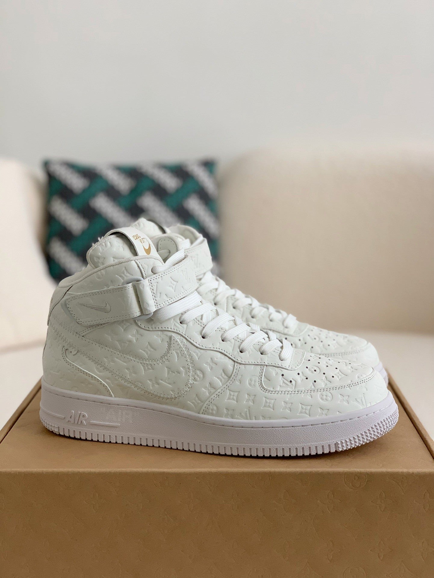 Trainer x Air High Sneaker