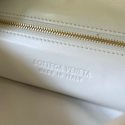 Small Hop Woven Leather Bag