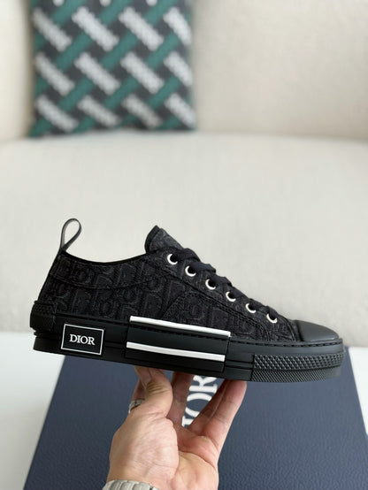 B23 Oblique Low-Top Sneaker