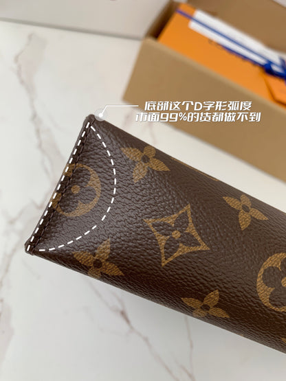 Toiletry Pouch 26
