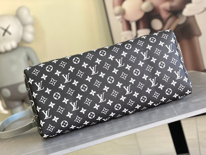 Keepall Bandoulière 50 – Monogram Eclipse Gradient Silver Edition