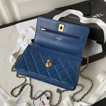 19 Woc Quilted Chain Bag