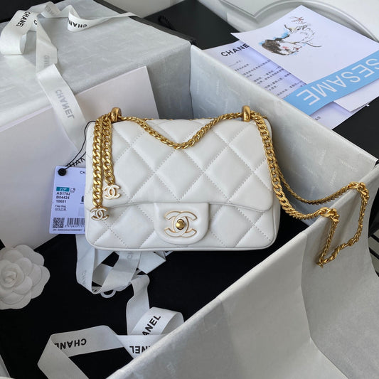 Matelasse Chain Shoulder Bag