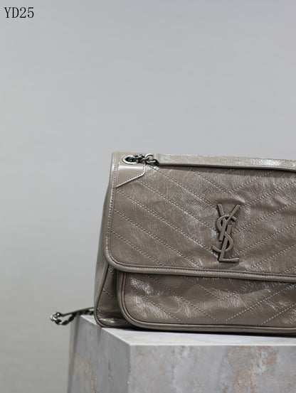 Niki Medium Leather Shoulder Bag