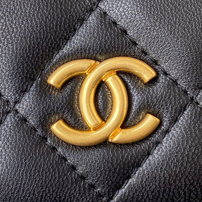 Classic Quilted Wallet on Chain