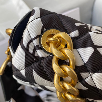 Quilted Chain Shoulder Bag