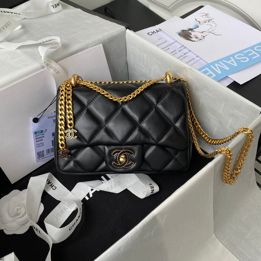 Matelasse Chain Shoulder Bag