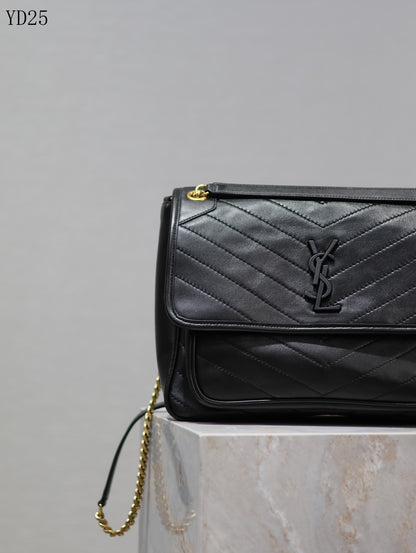 Niki Medium Leather Bag