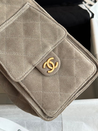 25 Medium Quilted Handbag